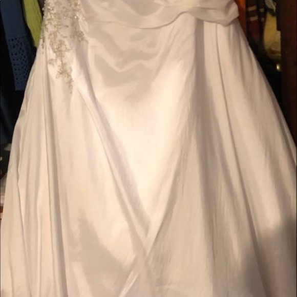 Plus size wedding gown! Alfredo Angelo - Picture 4 of 4